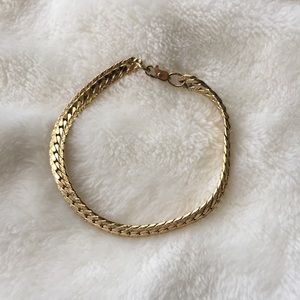 🌺 Goldtone Link Bracelet 🍃